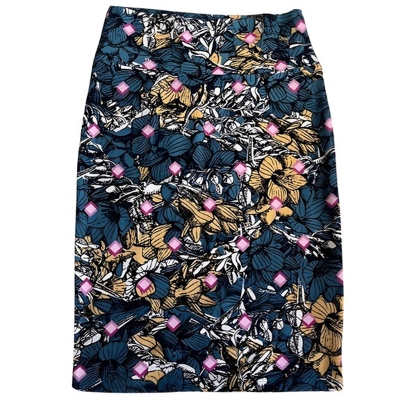 HP🔥 LuLaRoe: The Cassie Skirt in a Size Small - Picture 1 of 4